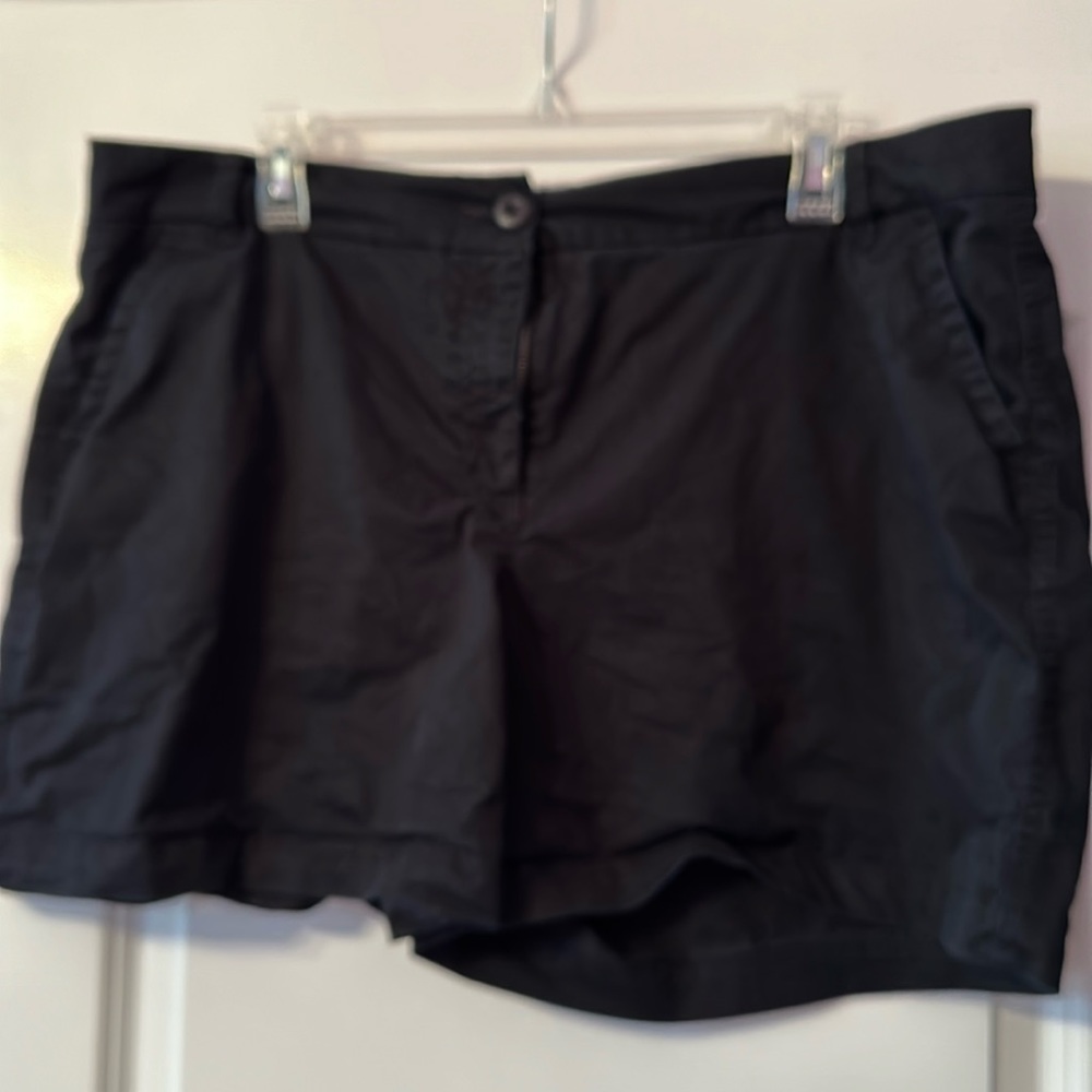 Crown & Ivy black size 16 Caroline shorts